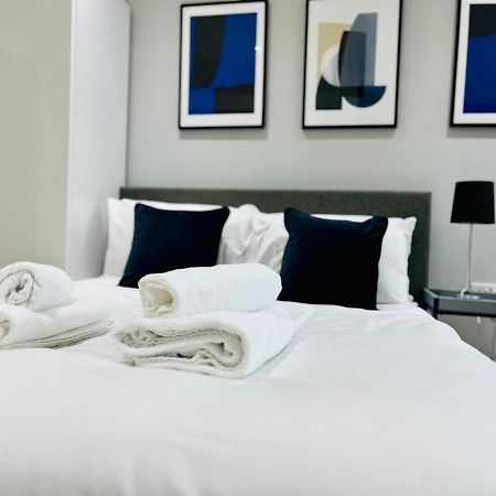 Lovely Studio Apartment With Free Parking Included! Manchester Kültér fotó