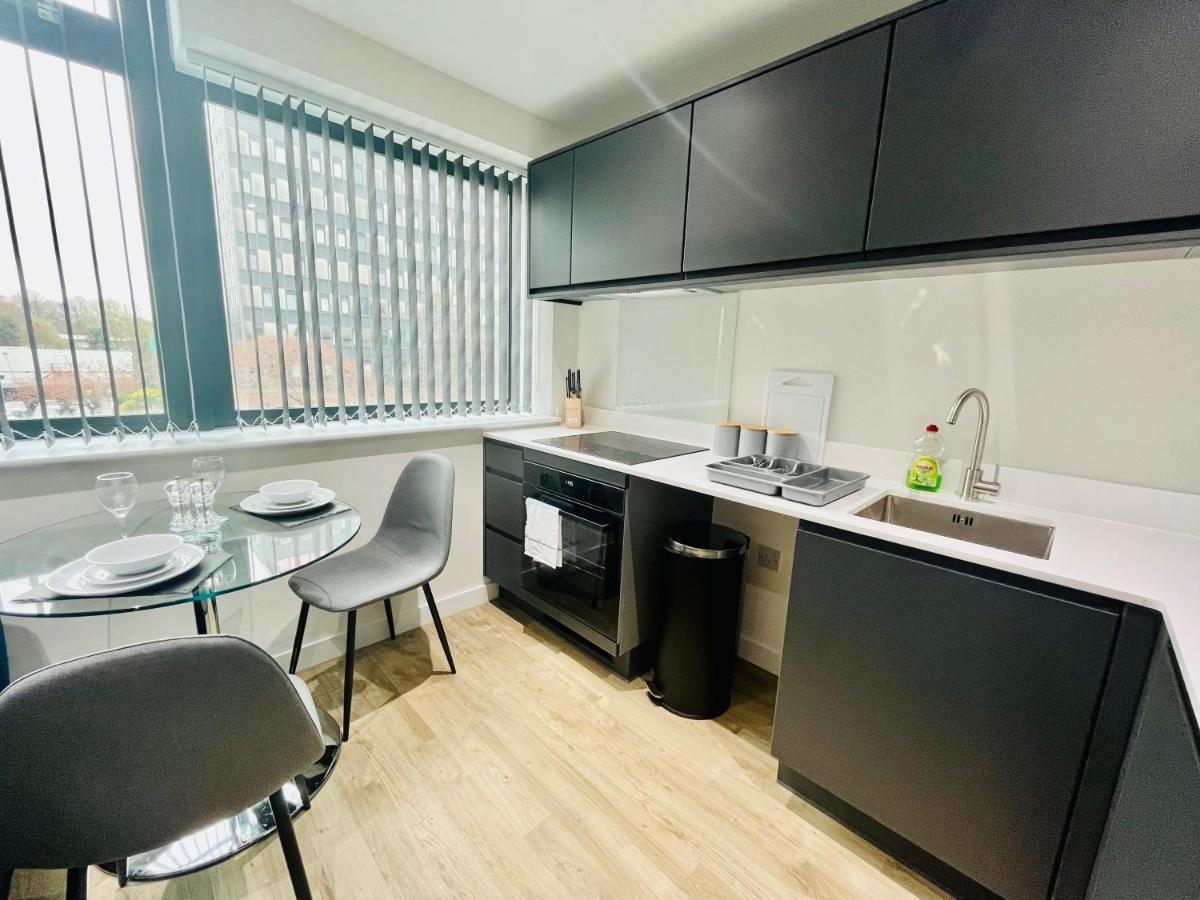 Lovely Studio Apartment With Free Parking Included! Manchester Kültér fotó