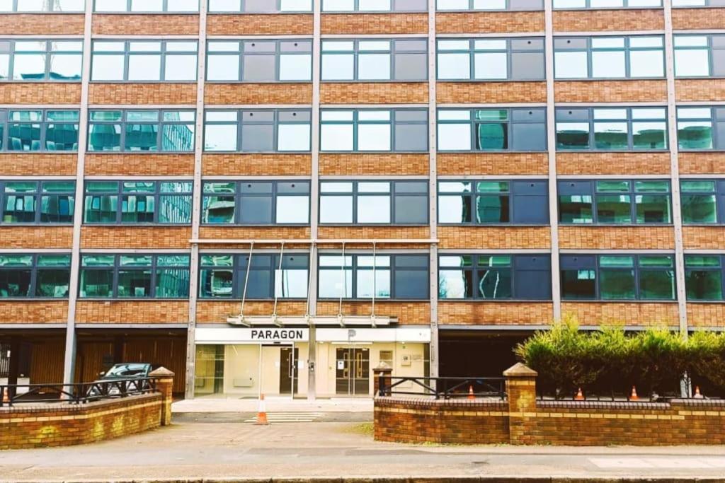 Lovely Studio Apartment With Free Parking Included! Manchester Kültér fotó